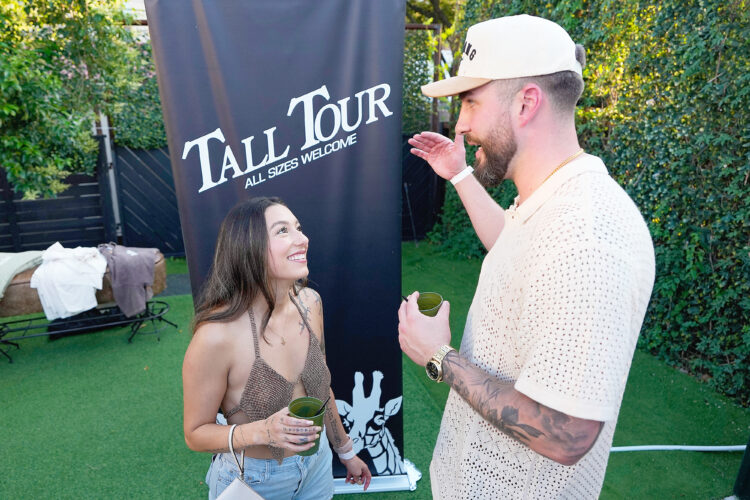 Such Great Heights — At Tall Fest meetups, people gather, bond and share their experiences